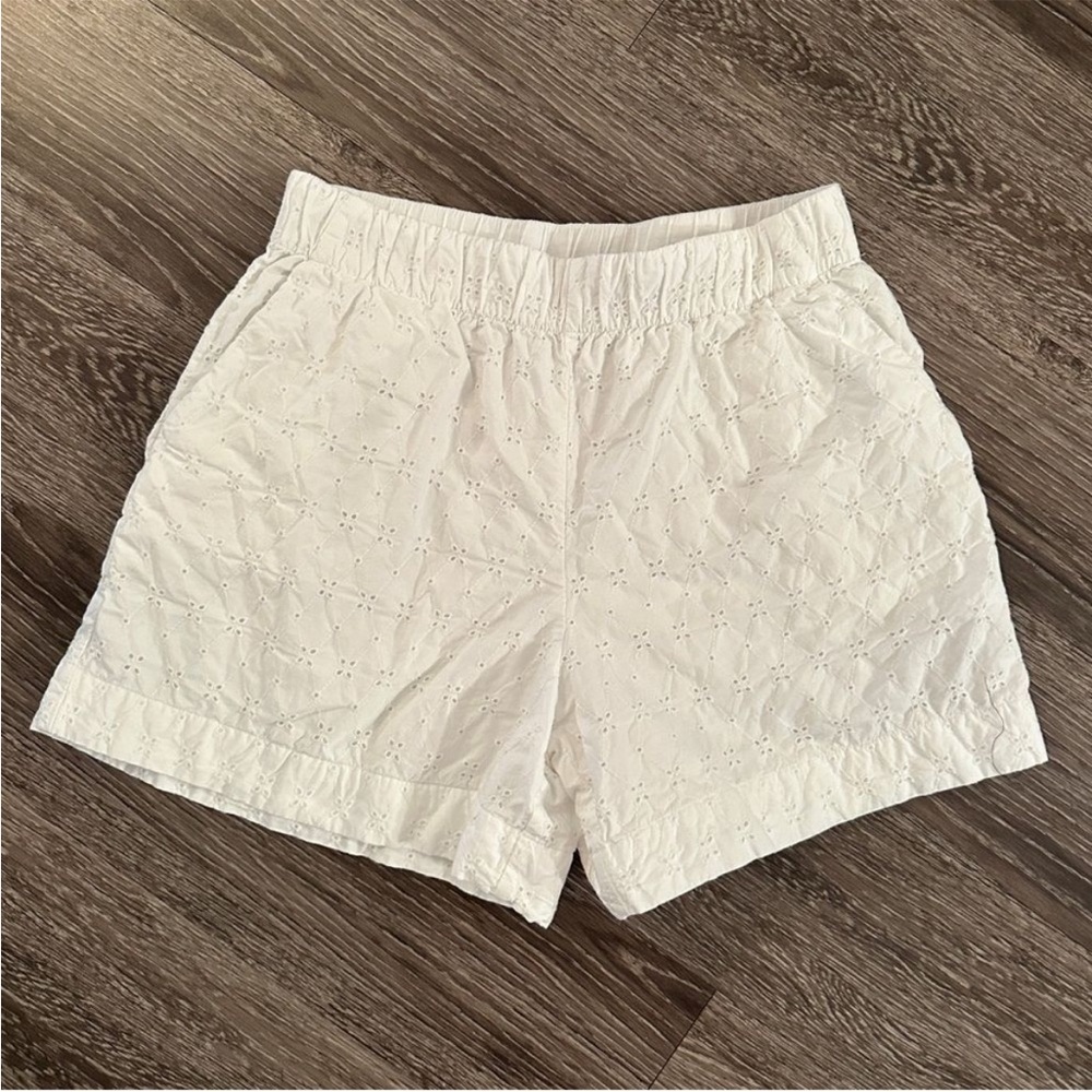 GAP White Eyelet Pull on Shorts Relaxed Fit Cotton, with Pockets Like New